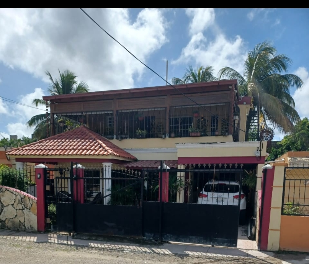 Casa en venta en Residencial Vista Del Parque, Santo Domingo Norte