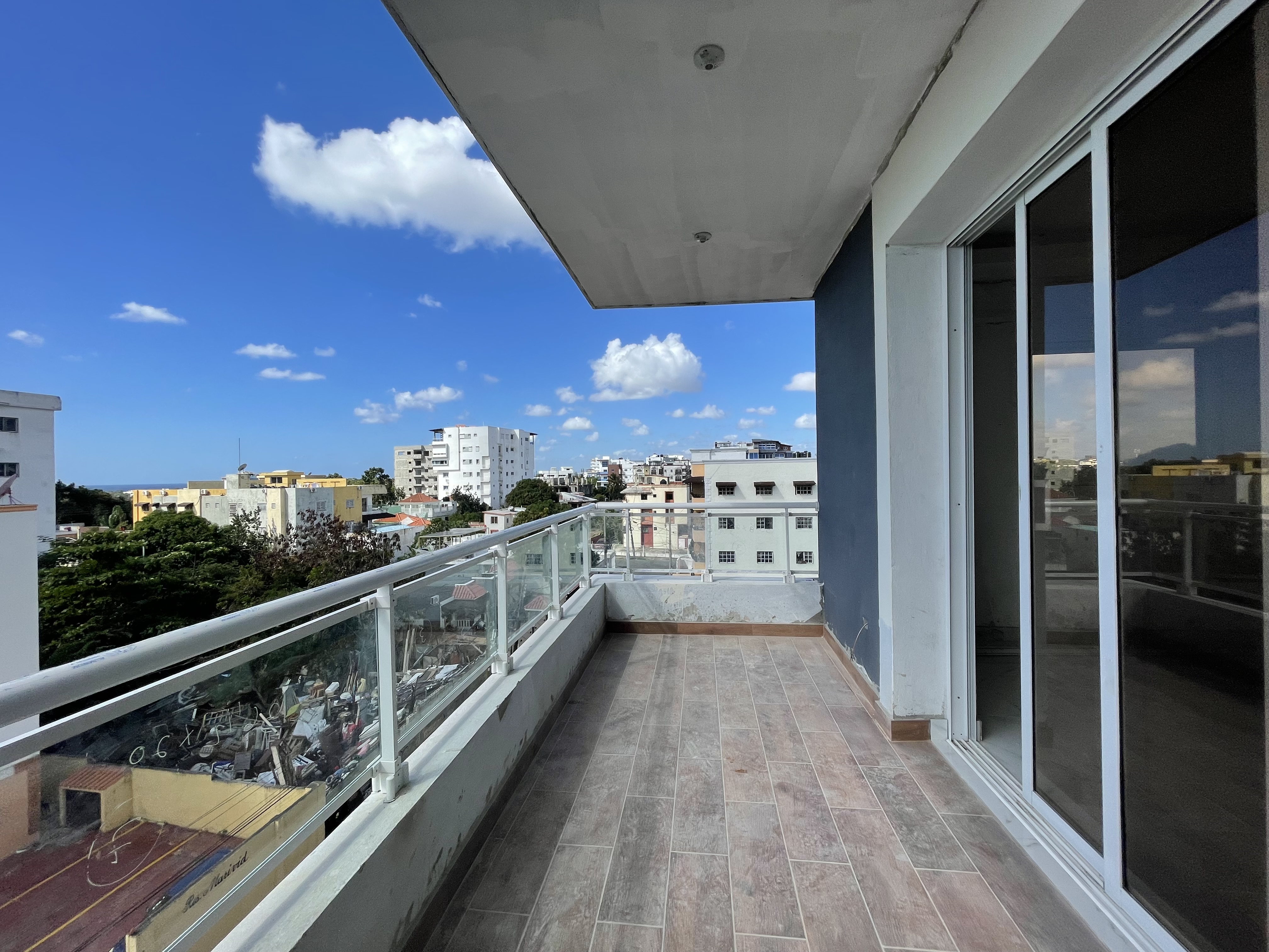 Vendo Nuevo, próx. Charles de Gaulle. Frente al mar